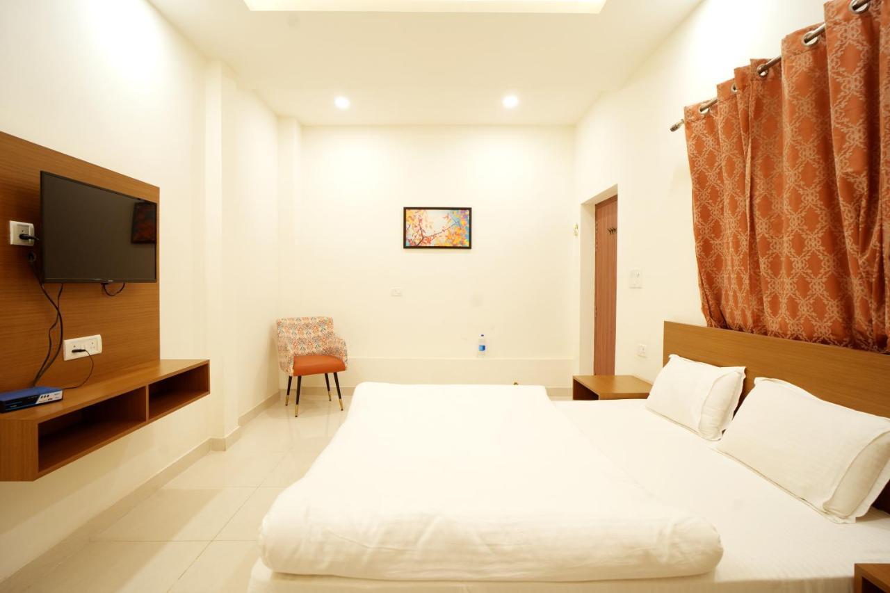 Apoorva Guest House Ayodhya Esterno foto