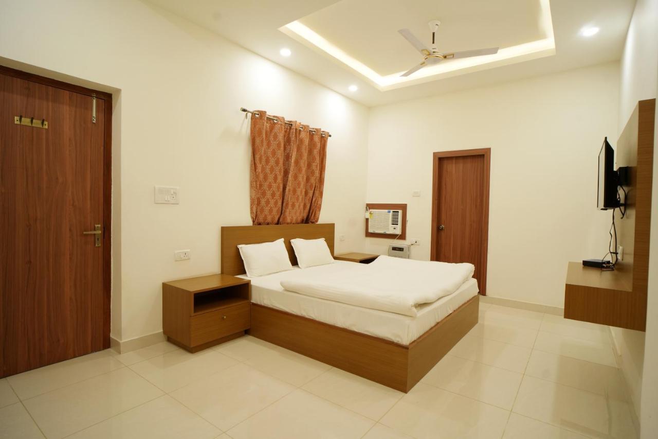 Apoorva Guest House Ayodhya Esterno foto